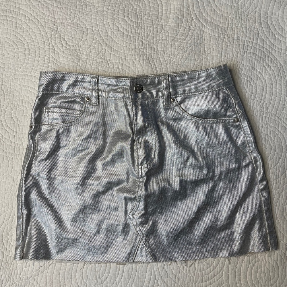 SEXY SILVER METALIC MINI SKIRT